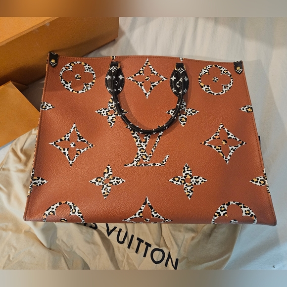 Louis Vuitton OntheGo Jungle - Picture 2 of 15